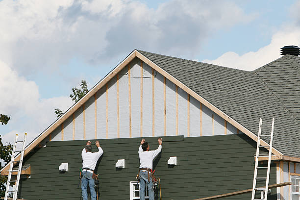 Professional Siding Repair technician working in Hudson, TX
